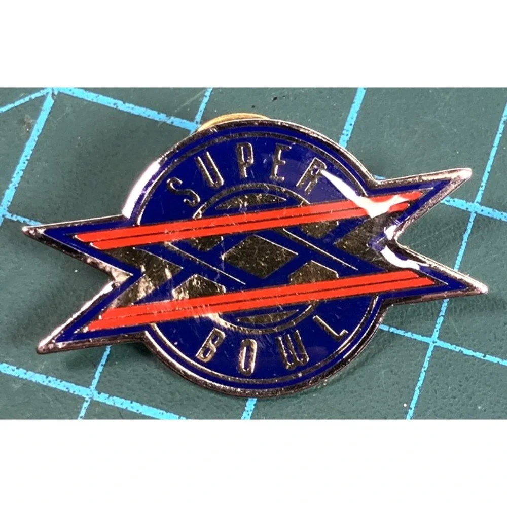 Super Bowl XX Bears VS Patriots Lapel Pin NFL Football Louisiana Superdome 1986